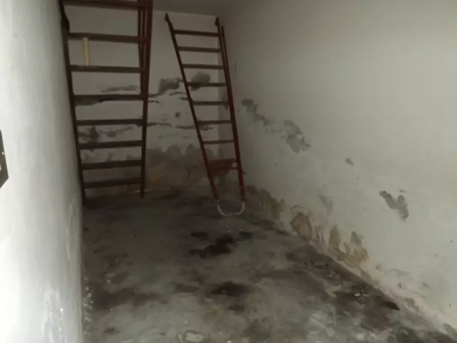 Immagine 40 di Palazzo in vendita  a Trecastelli