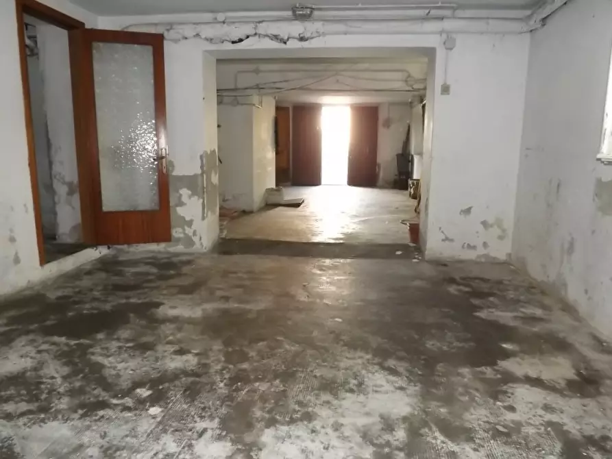 Immagine 43 di Palazzo in vendita  a Trecastelli