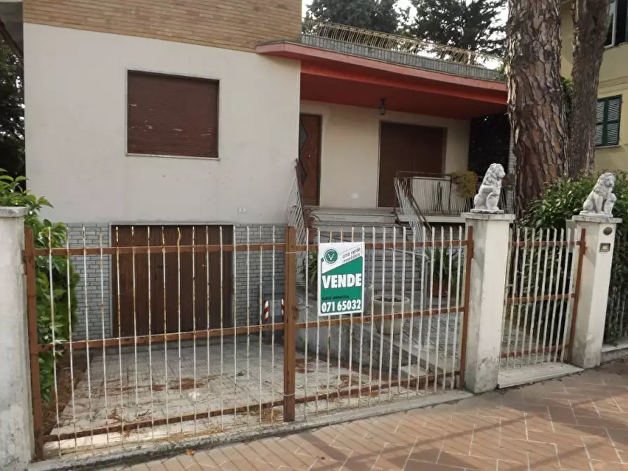 Immagine 45 di Palazzo in vendita  a Trecastelli