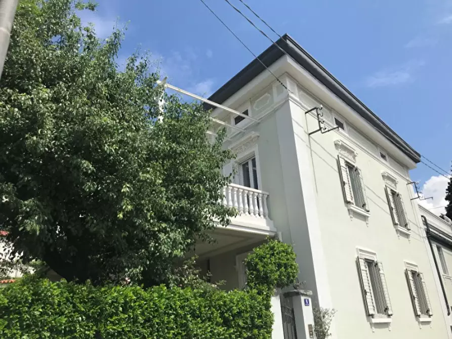 Immagine 15 di Villa in vendita  in Via Berchet Trieste a Trieste