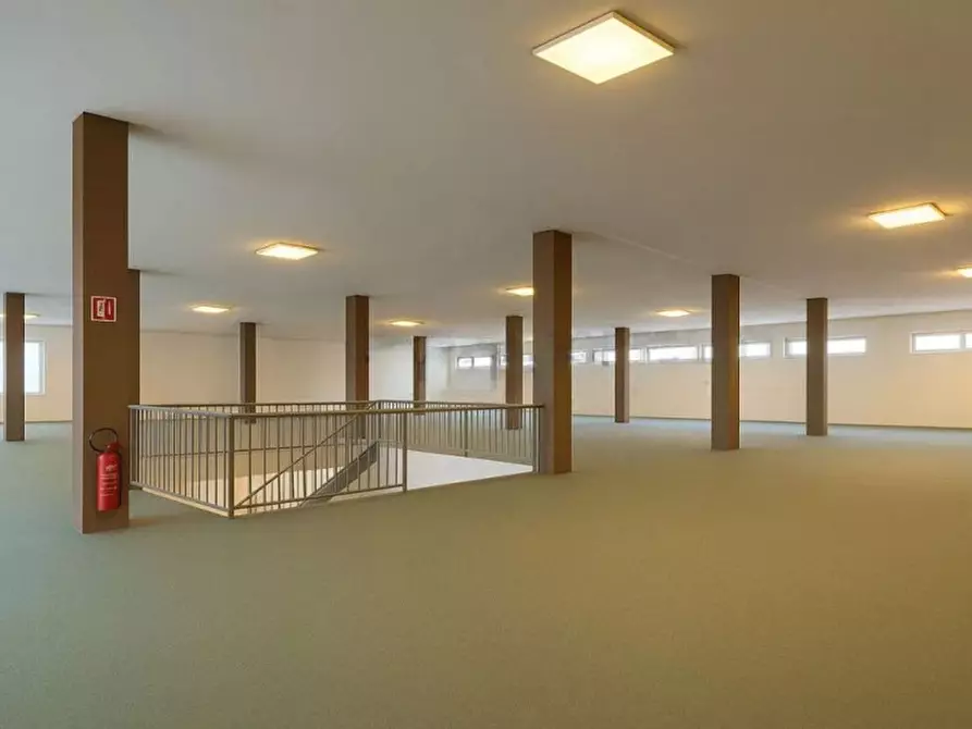 Immagine 5 di Negozio in vendita  in Via Scapacchiò a Selvazzano Dentro