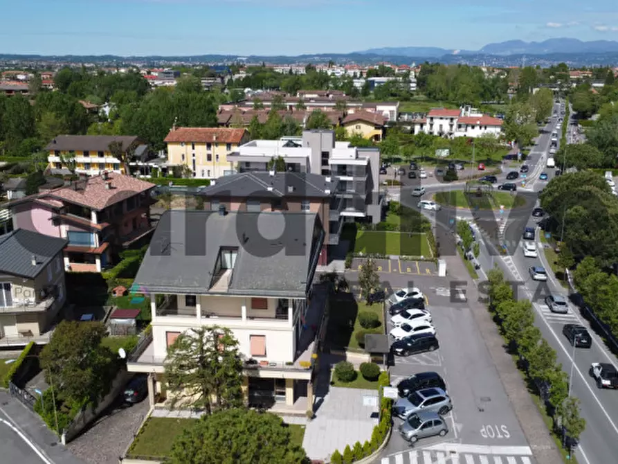 Immagine 7 di Palazzo in vendita  in Via Verona a Sirmione