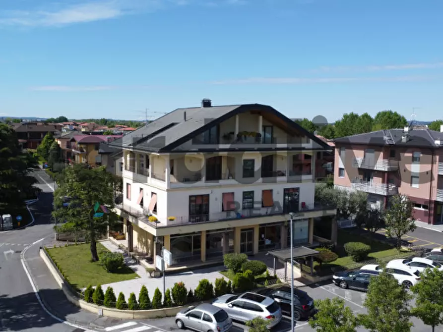 Immagine 10 di Palazzo in vendita  in Via Verona a Sirmione