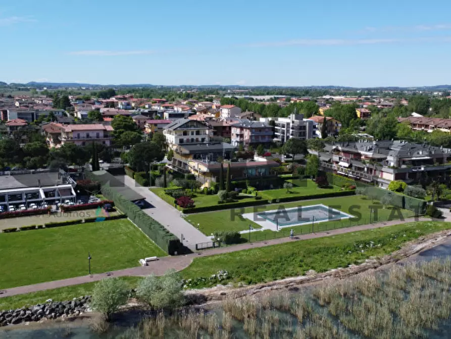 Immagine 12 di Palazzo in vendita  in Via Verona a Sirmione