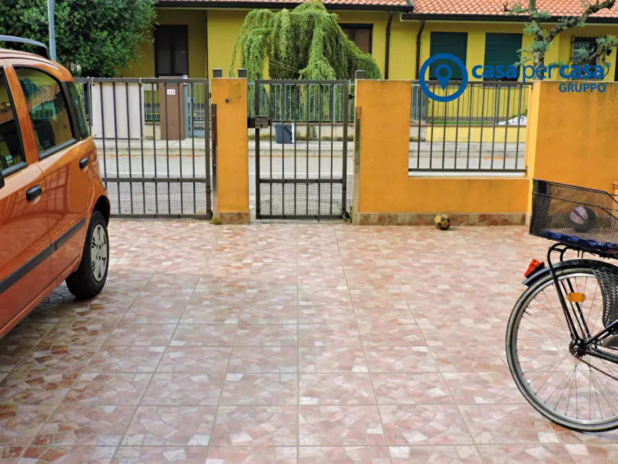 Immagine 24 di Casa trifamiliare in vendita  in Via Domenico Sampieri a Adria
