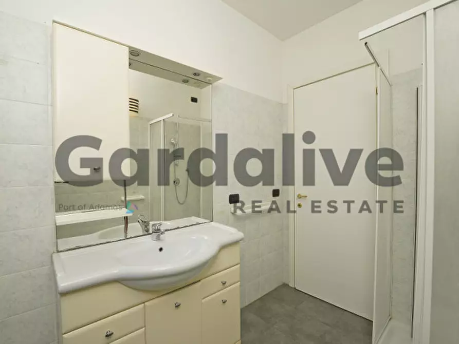 Immagine 17 di Appartamento in vendita  a Puegnago Sul Garda