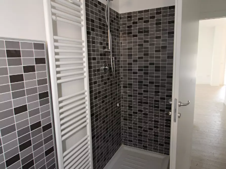 Immagine 22 di Appartamento in vendita  a Senigallia