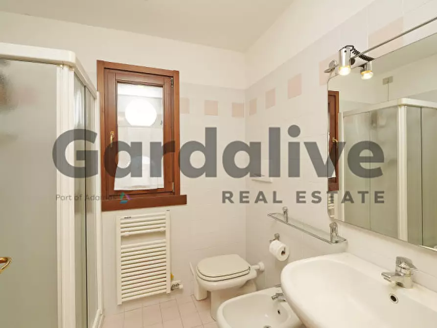 Immagine 21 di Appartamento in vendita  in via A. Manzoni a Manerba Del Garda