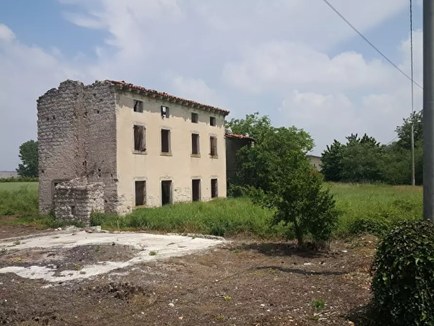 Immagine 1 di Rustico / casale in vendita  in Via Casa Lascarina, 120 a Valeggio Sul Mincio