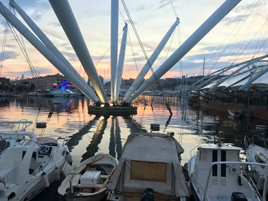 Immagine 1 di Negozio in vendita  in via del molo a Genova