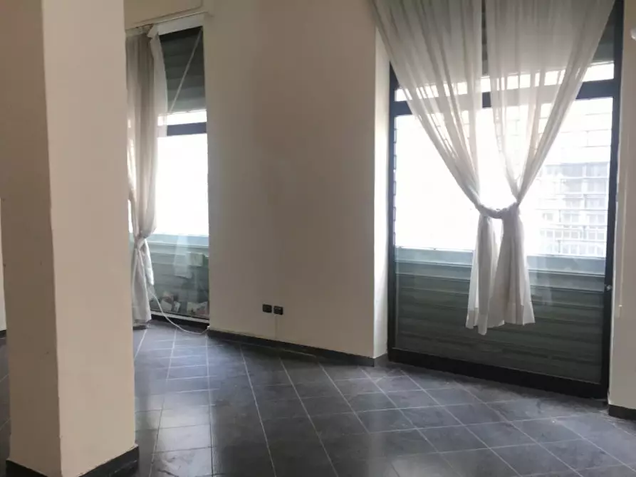 Immagine 2 di Negozio in vendita  in via del molo a Genova