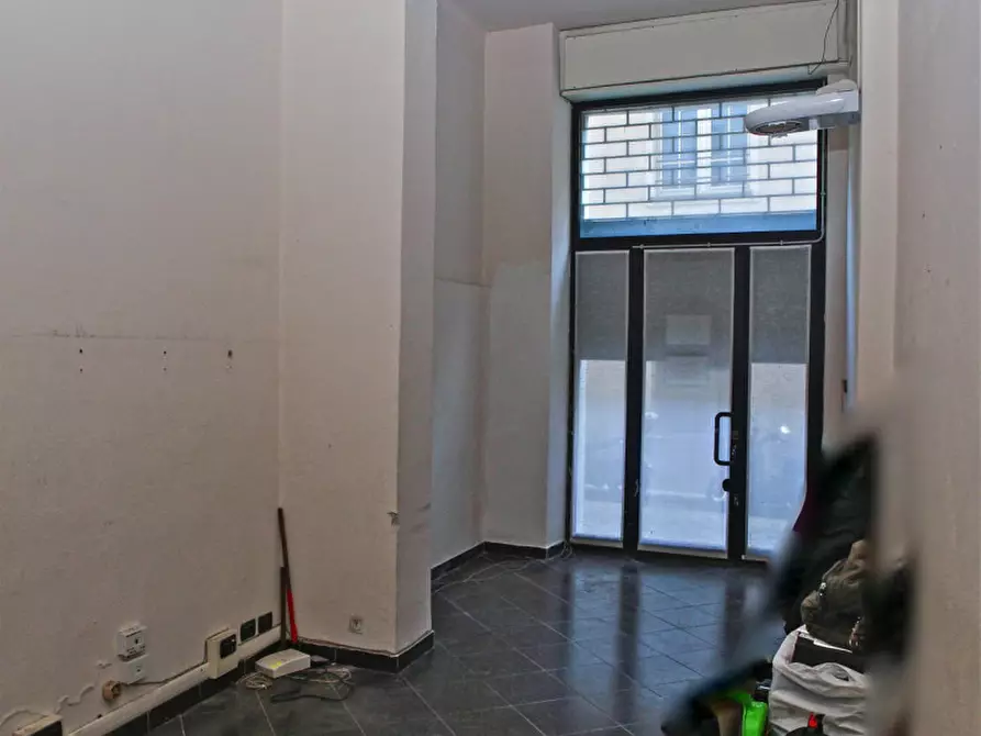 Immagine 3 di Negozio in vendita  in via del molo a Genova