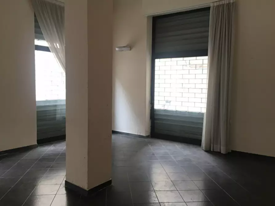 Immagine 5 di Negozio in vendita  in via del molo a Genova