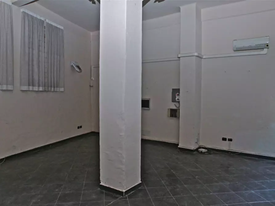 Immagine 9 di Negozio in vendita  in via del molo a Genova