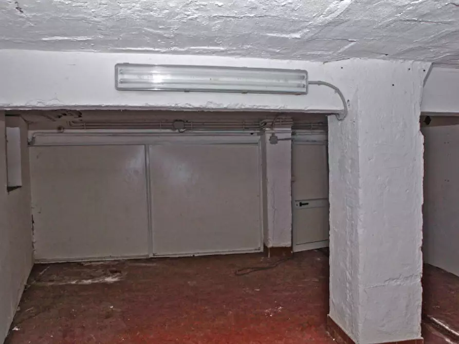 Immagine 12 di Negozio in vendita  in via del molo a Genova