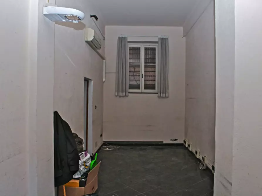 Immagine 13 di Negozio in vendita  in via del molo a Genova