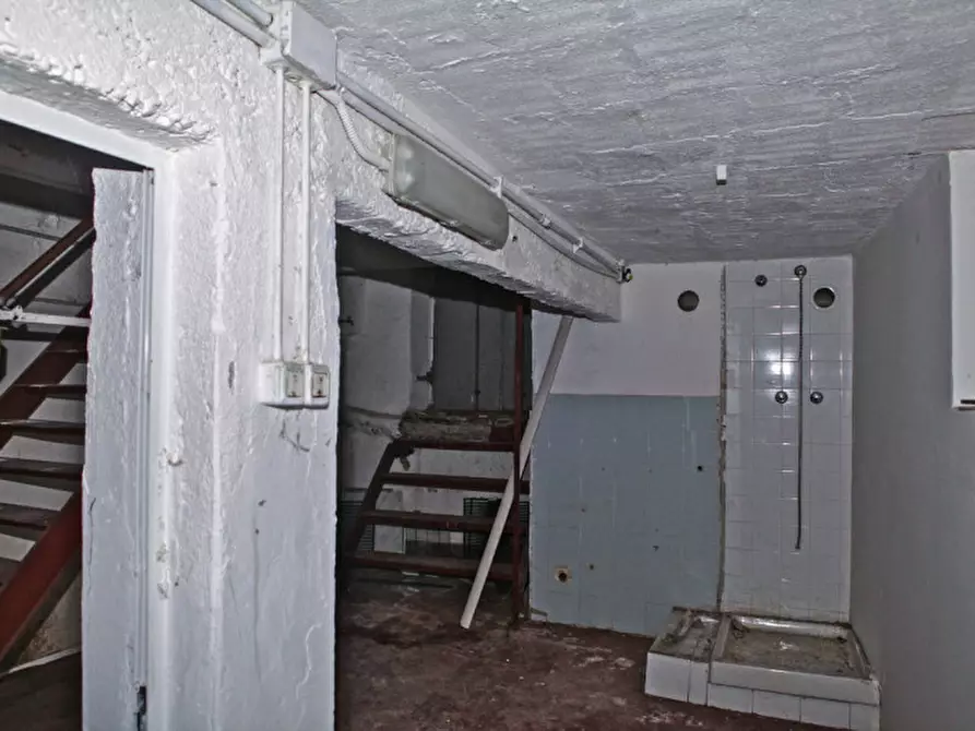 Immagine 14 di Negozio in vendita  in via del molo a Genova