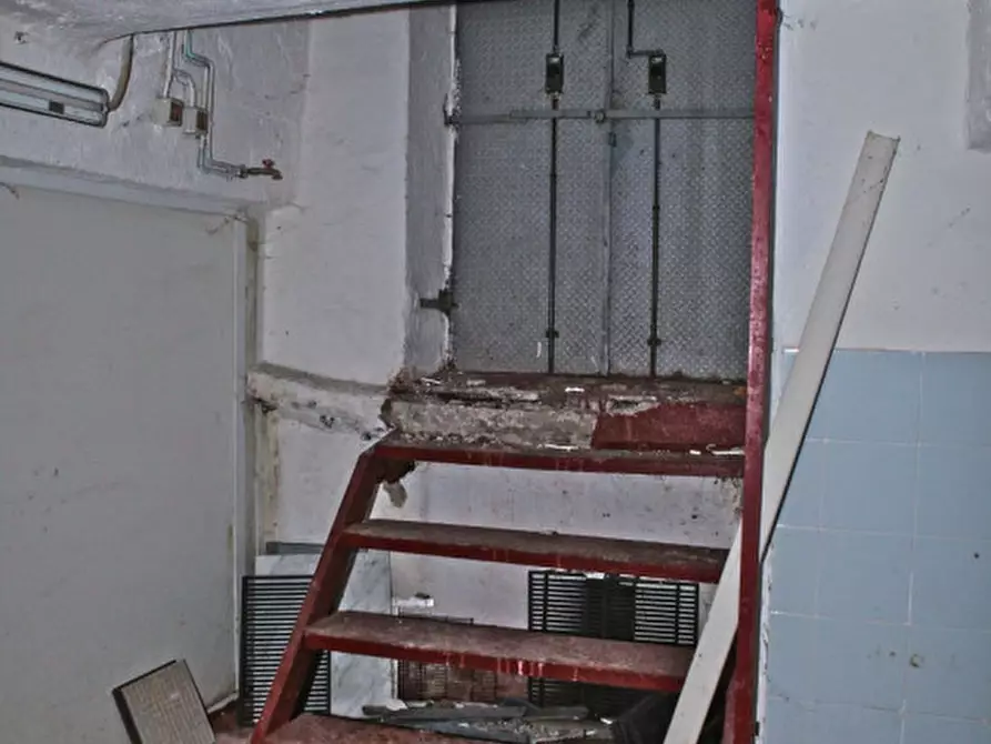 Immagine 15 di Negozio in vendita  in via del molo a Genova