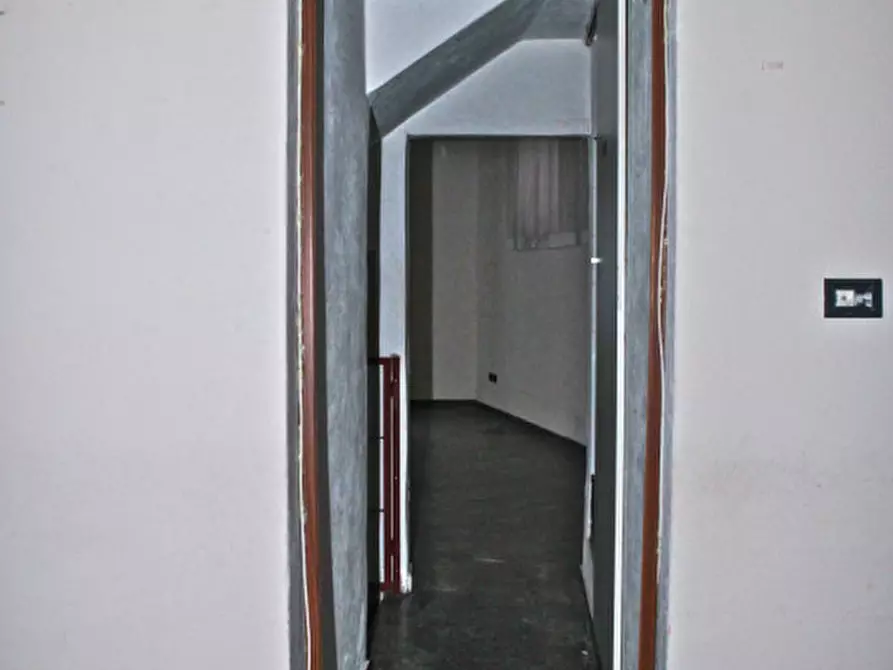 Immagine 16 di Negozio in vendita  in via del molo a Genova