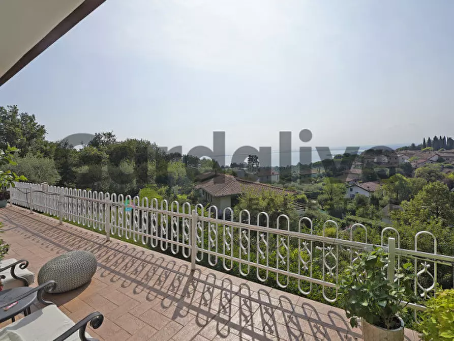 Immagine 1 di Villa in vendita  a Padenghe Sul Garda