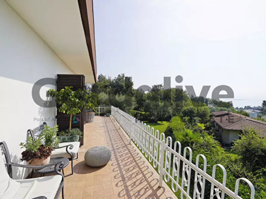 Immagine 3 di Villa in vendita  a Padenghe Sul Garda