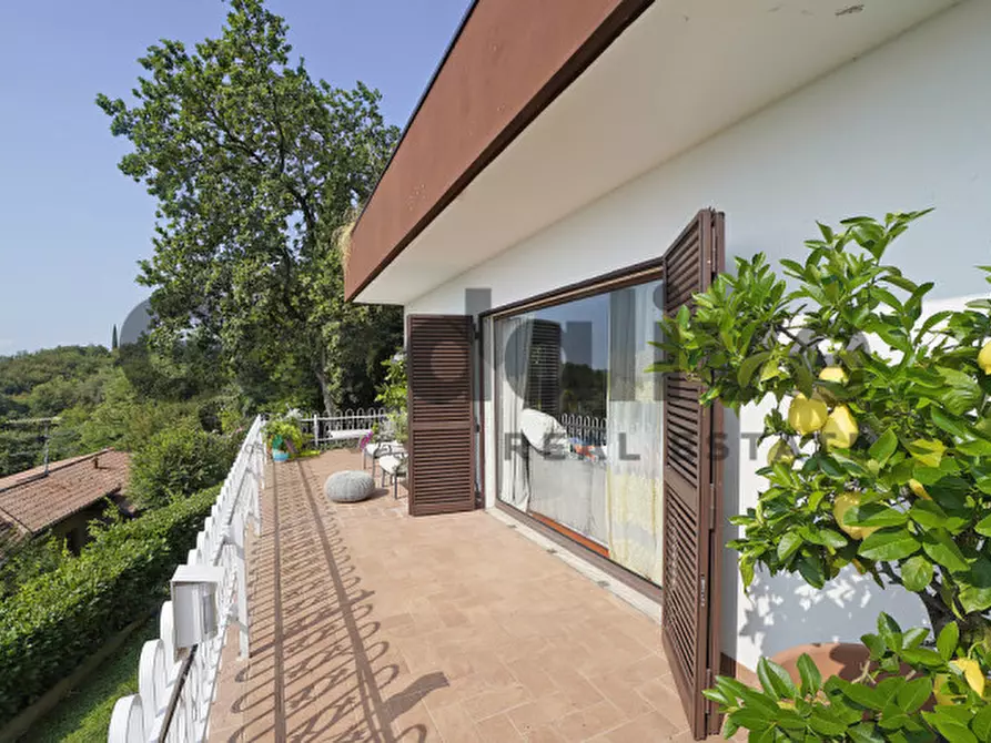 Immagine 6 di Villa in vendita  a Padenghe Sul Garda