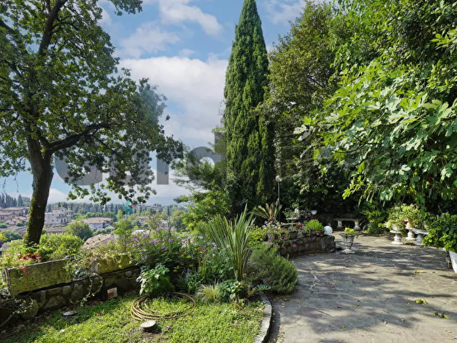 Immagine 8 di Villa in vendita  a Padenghe Sul Garda