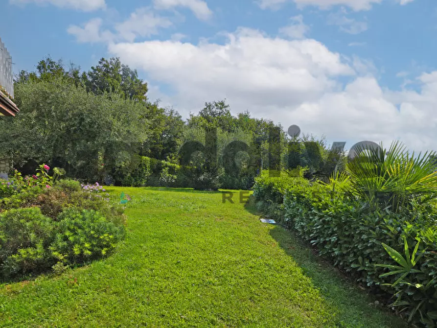 Immagine 9 di Villa in vendita  a Padenghe Sul Garda