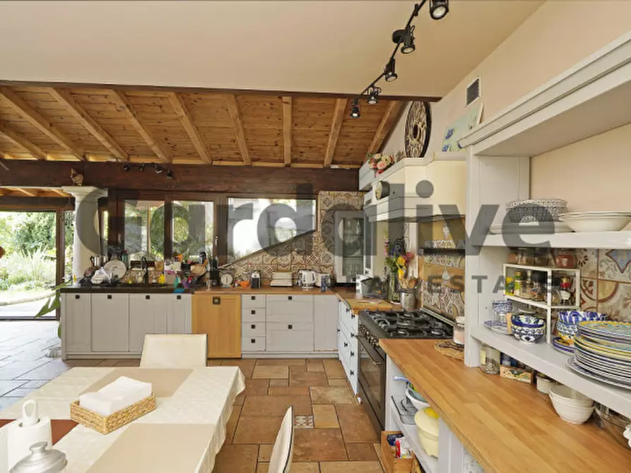 Immagine 25 di Villa in vendita  a Padenghe Sul Garda