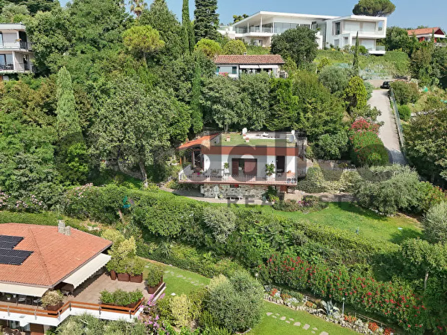 Immagine 37 di Villa in vendita  a Padenghe Sul Garda