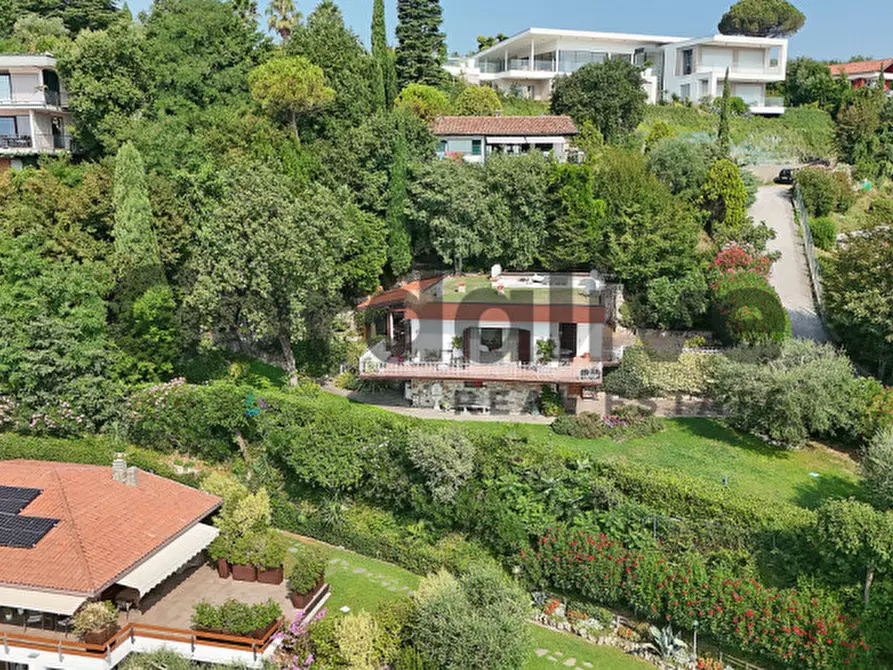 Immagine 38 di Villa in vendita  a Padenghe Sul Garda