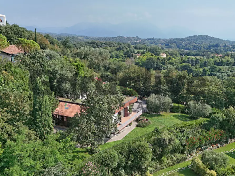 Immagine 40 di Villa in vendita  a Padenghe Sul Garda
