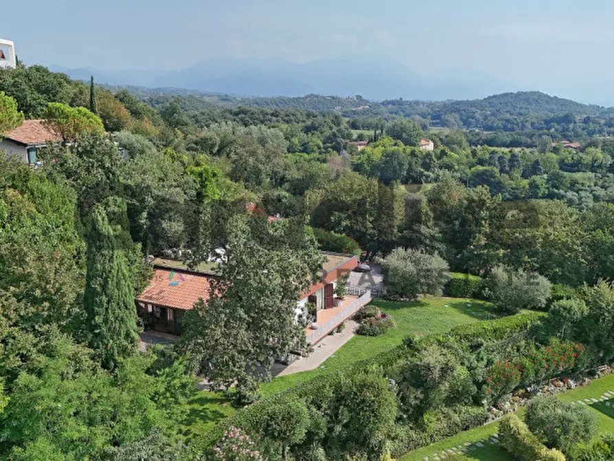 Immagine 41 di Villa in vendita  a Padenghe Sul Garda
