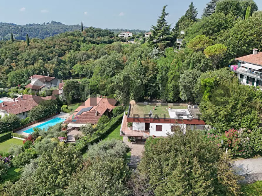 Immagine 43 di Villa in vendita  a Padenghe Sul Garda