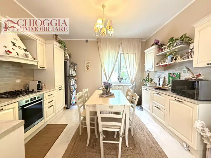Immagine 8 di Appartamento in vendita  in Viale Milano a Chioggia