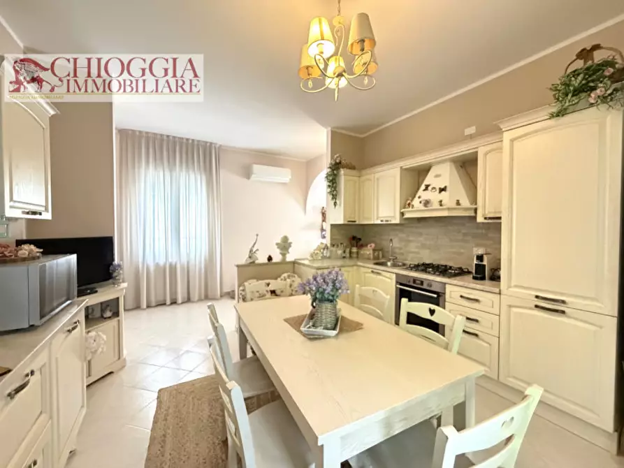 Immagine 9 di Appartamento in vendita  in Viale Milano a Chioggia
