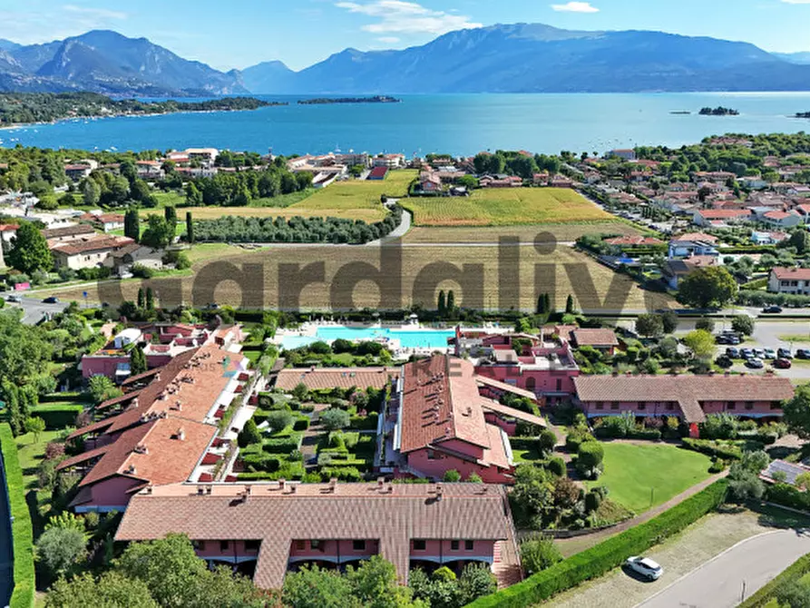 Immagine 1 di Appartamento in vendita  in via A. Manzoni a Manerba Del Garda