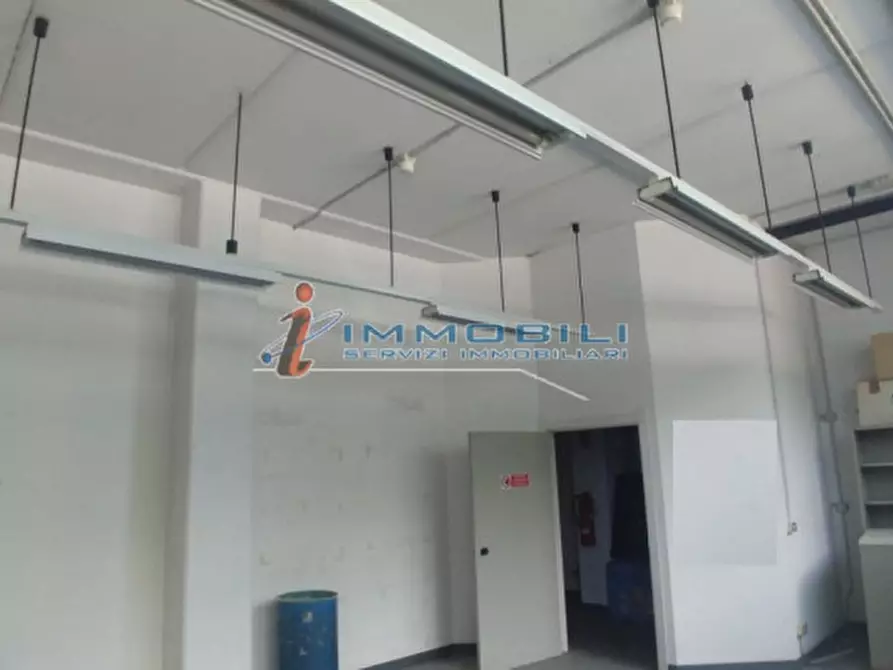 Immagine 2 di Laboratorio in vendita  in VIA CROCE B. a Vimodrone