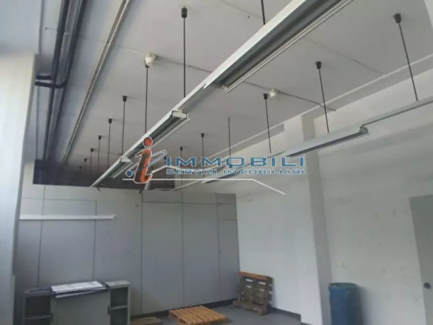 Immagine 3 di Laboratorio in vendita  in VIA CROCE B. a Vimodrone