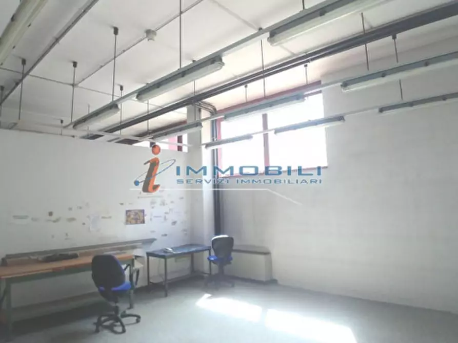 Immagine 9 di Laboratorio in vendita  in VIA CROCE B. a Vimodrone