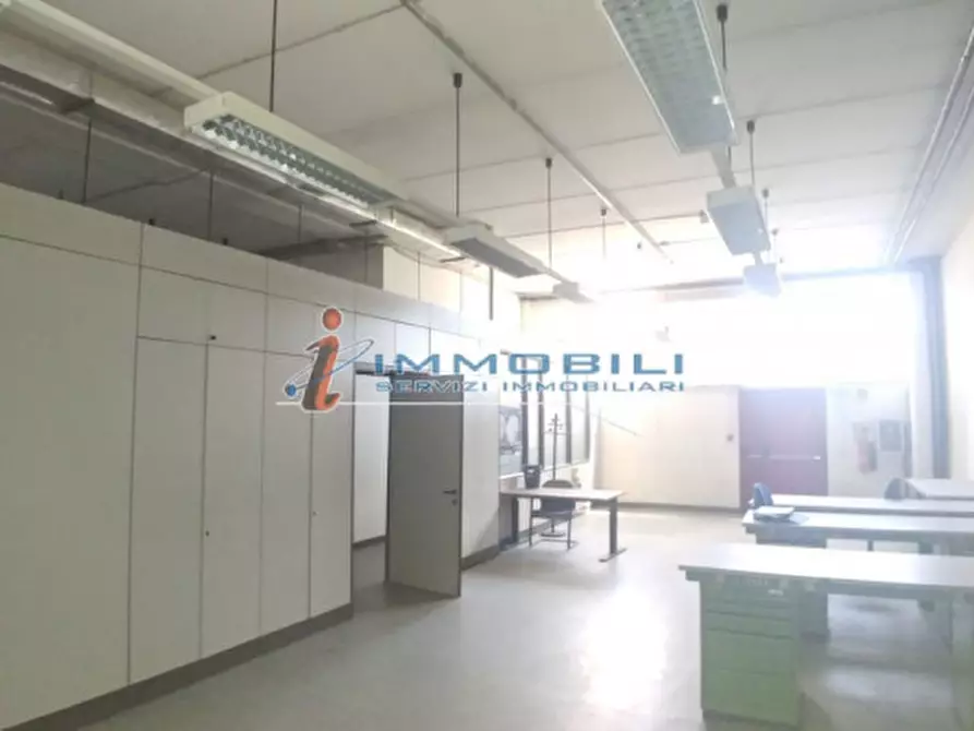 Immagine 15 di Laboratorio in vendita  in VIA CROCE B. a Vimodrone