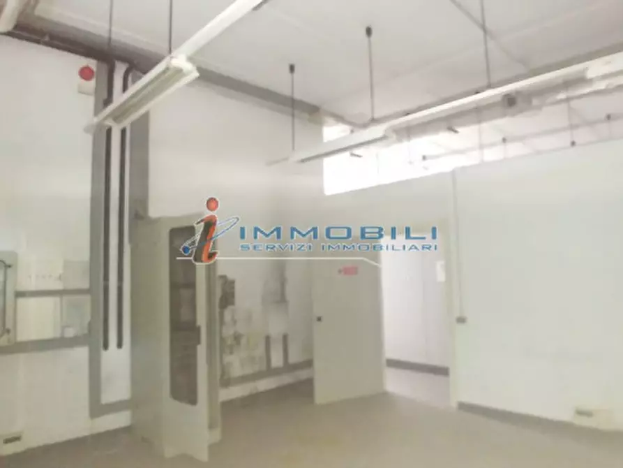 Immagine 18 di Laboratorio in vendita  in VIA CROCE B. a Vimodrone