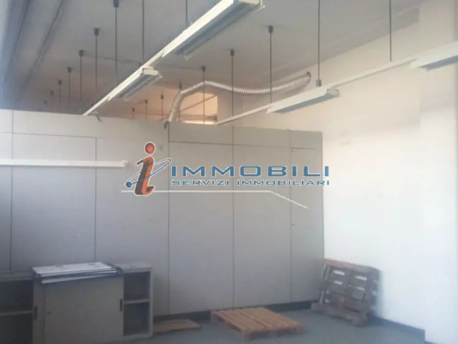 Immagine 21 di Laboratorio in vendita  in VIA CROCE B. a Vimodrone