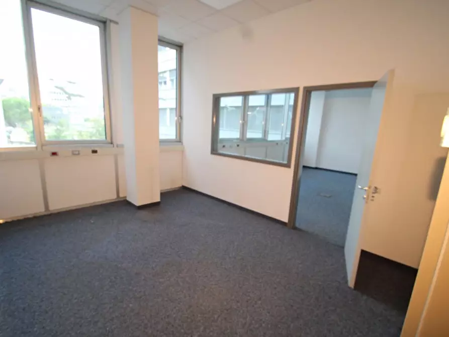 Immagine 2 di Ufficio in affitto  a Bolzano