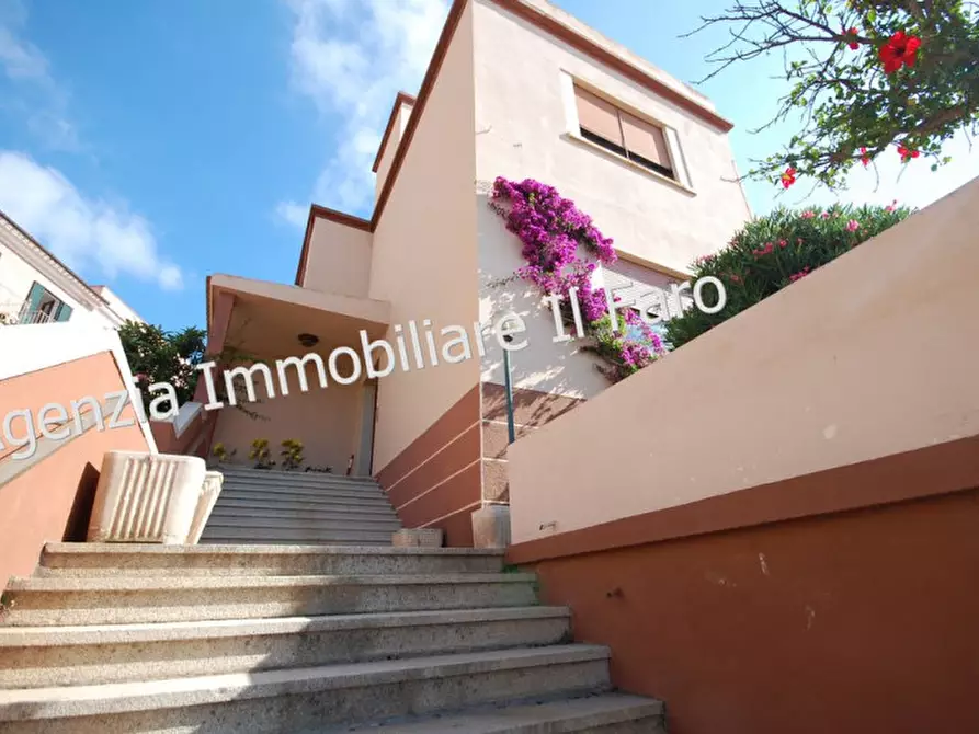 Immagine 2 di Casa indipendente in vendita  in Piazza Principe Tommaso a La Maddalena