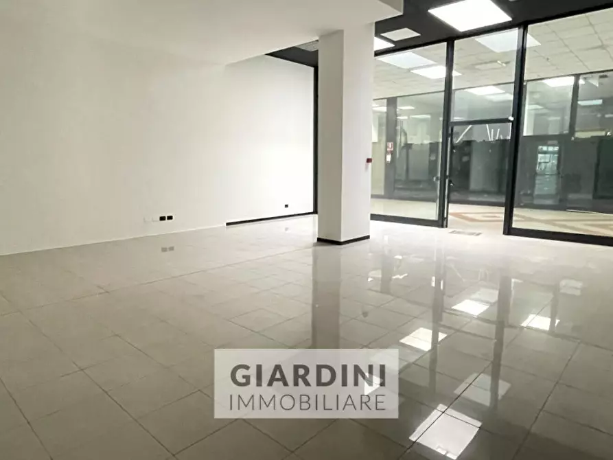 Immagine 12 di Negozio in vendita  a Vigonza