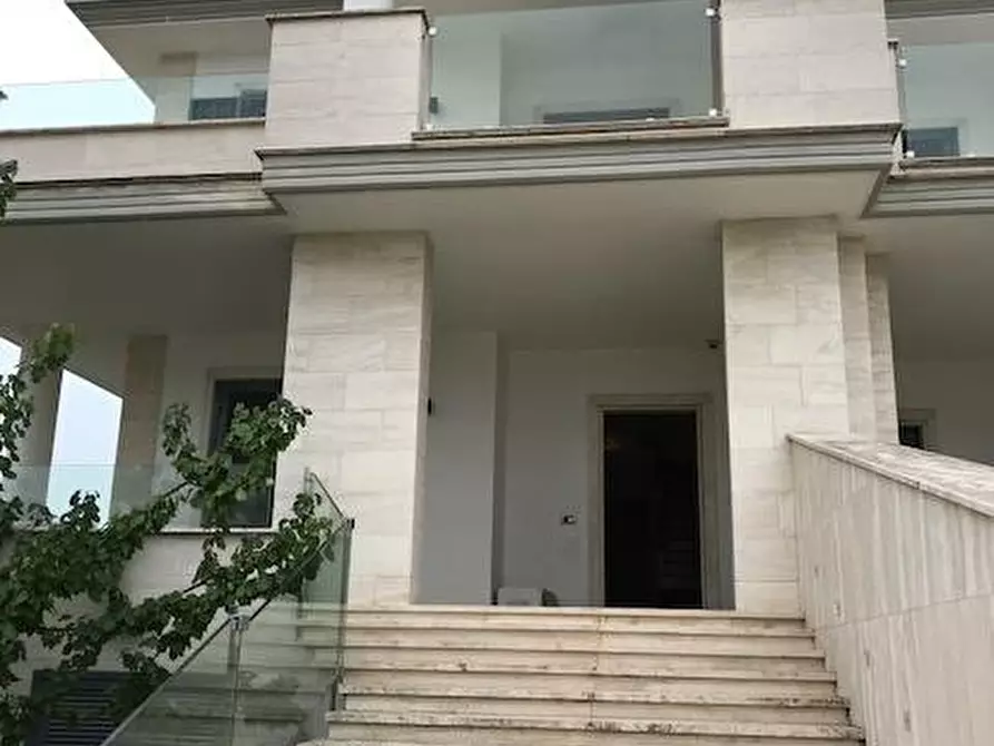 Immagine 1 di Villa in vendita  in Via Antonio Sciotti a Roma