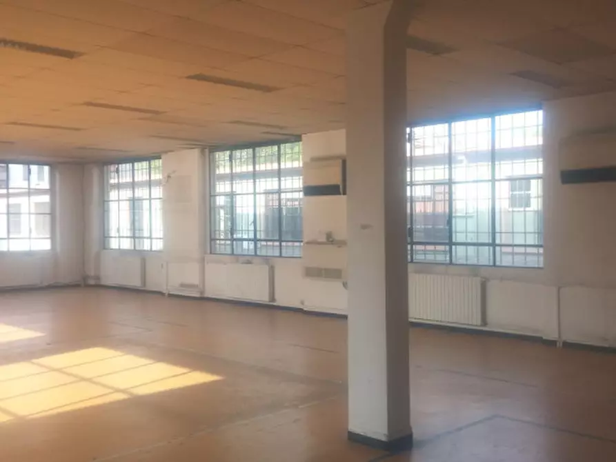 Immagine 2 di Attività commerciale in affitto  in VIALE MONZA a Milano
