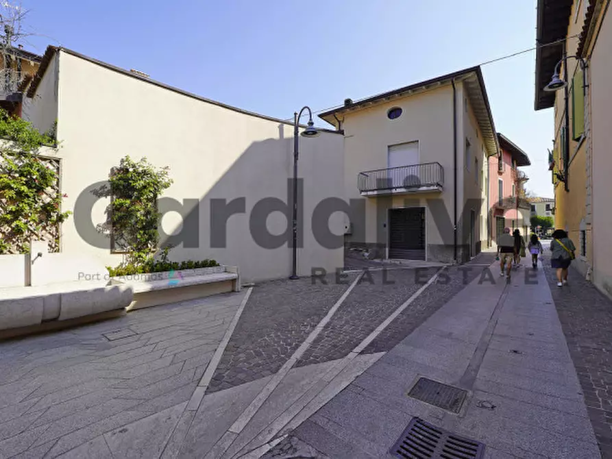 Immagine 1 di Appartamento in vendita  in Via Dante Alighieri a Moniga Del Garda