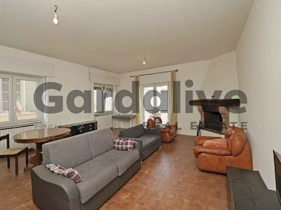 Immagine 2 di Appartamento in vendita  in Via Dante Alighieri a Moniga Del Garda